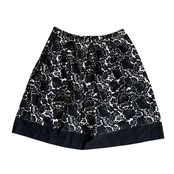 Peck & Peck Women's Floral Pleated Black & White Mini Skirt - Size 6P - Picture 2 of 3